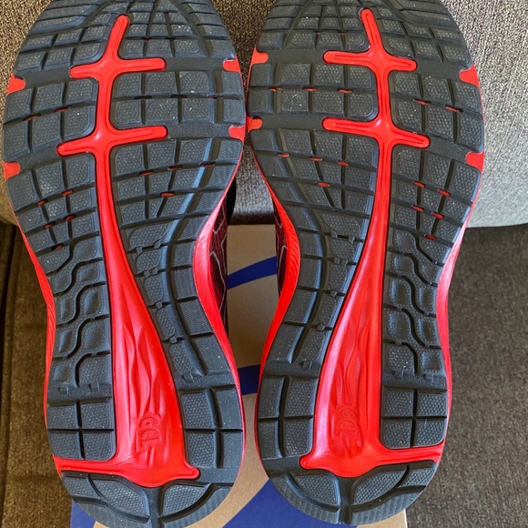 ASICS - Picture 3 of 4